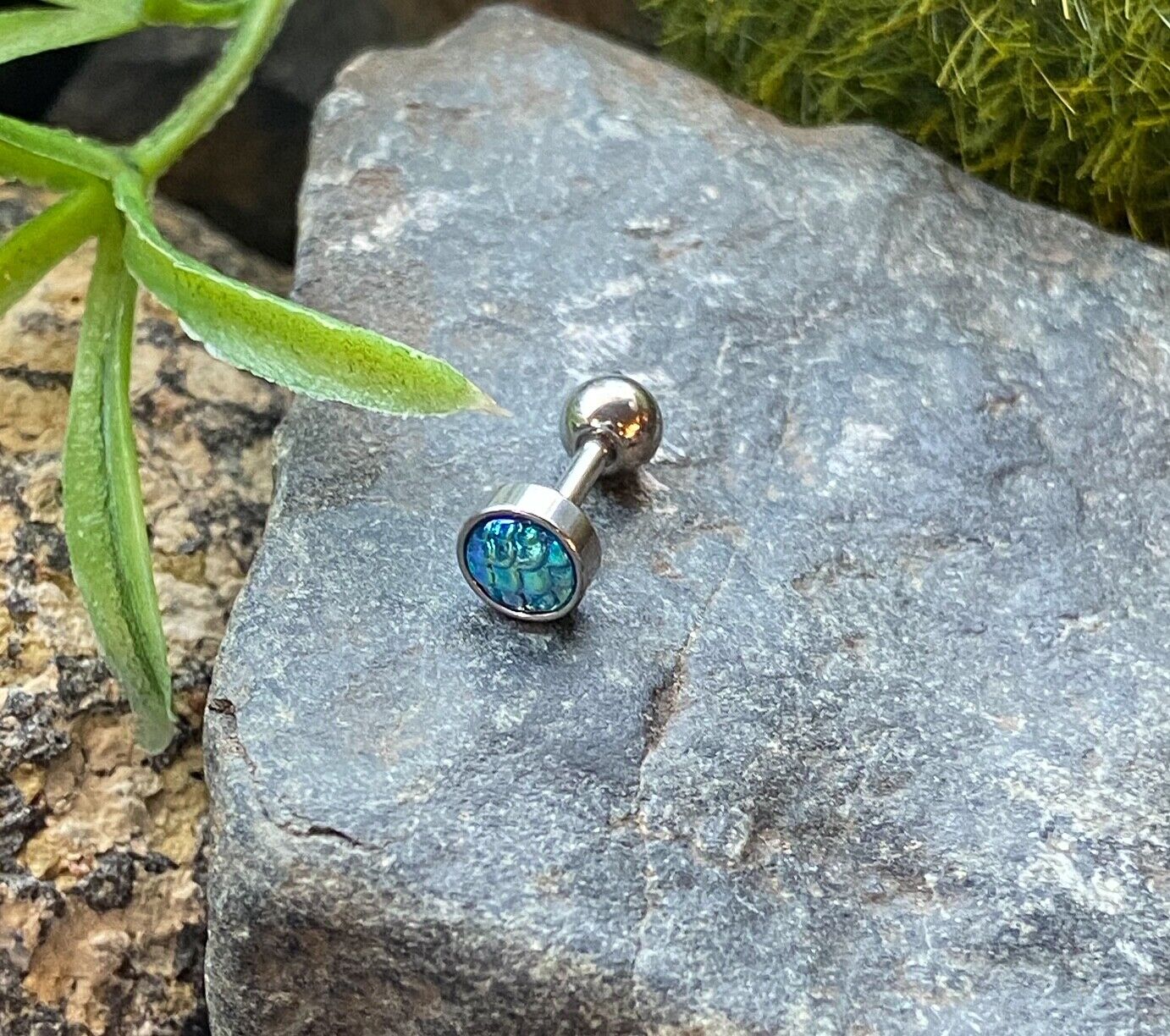 1pc Iridescent Fish Scale 316L Surgical Steel 16g Tragus Stud Ear Cartilage Ring (Color: Blue)