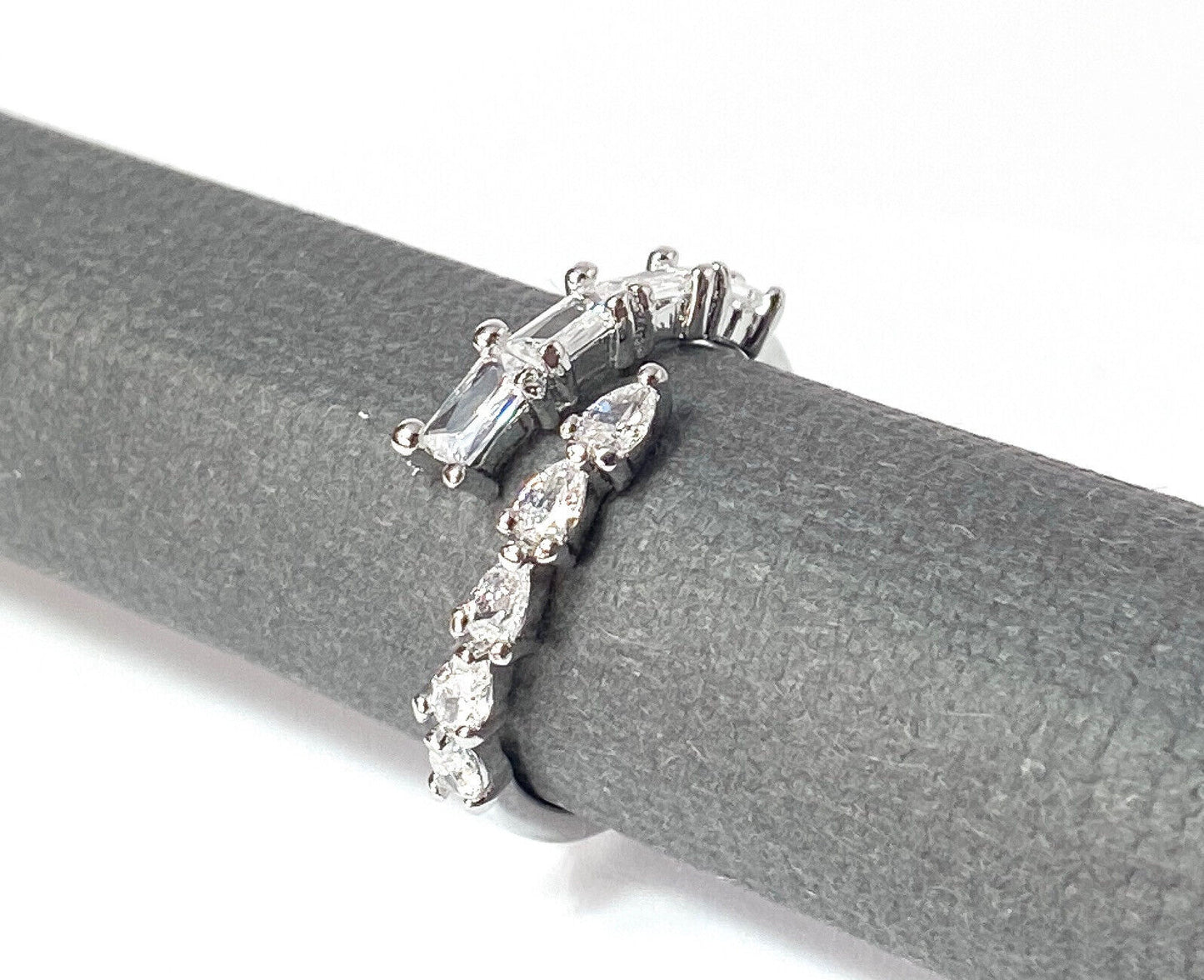 Princess and Pear Cut Crossing CZ Gems Adjustable Mid Ring / Toe Ring