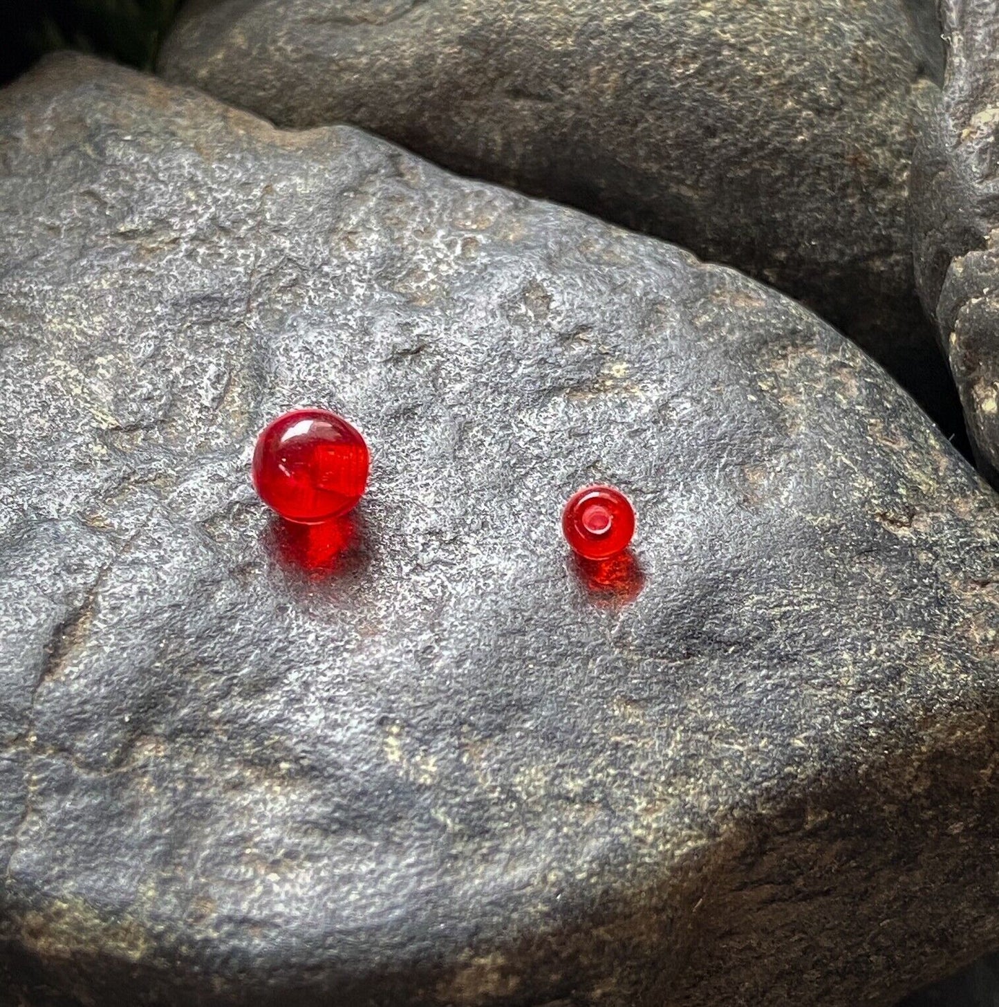 Body Jewelry Replacement Parts - 10pk UV Reactive Threaded Balls (Color: Red)