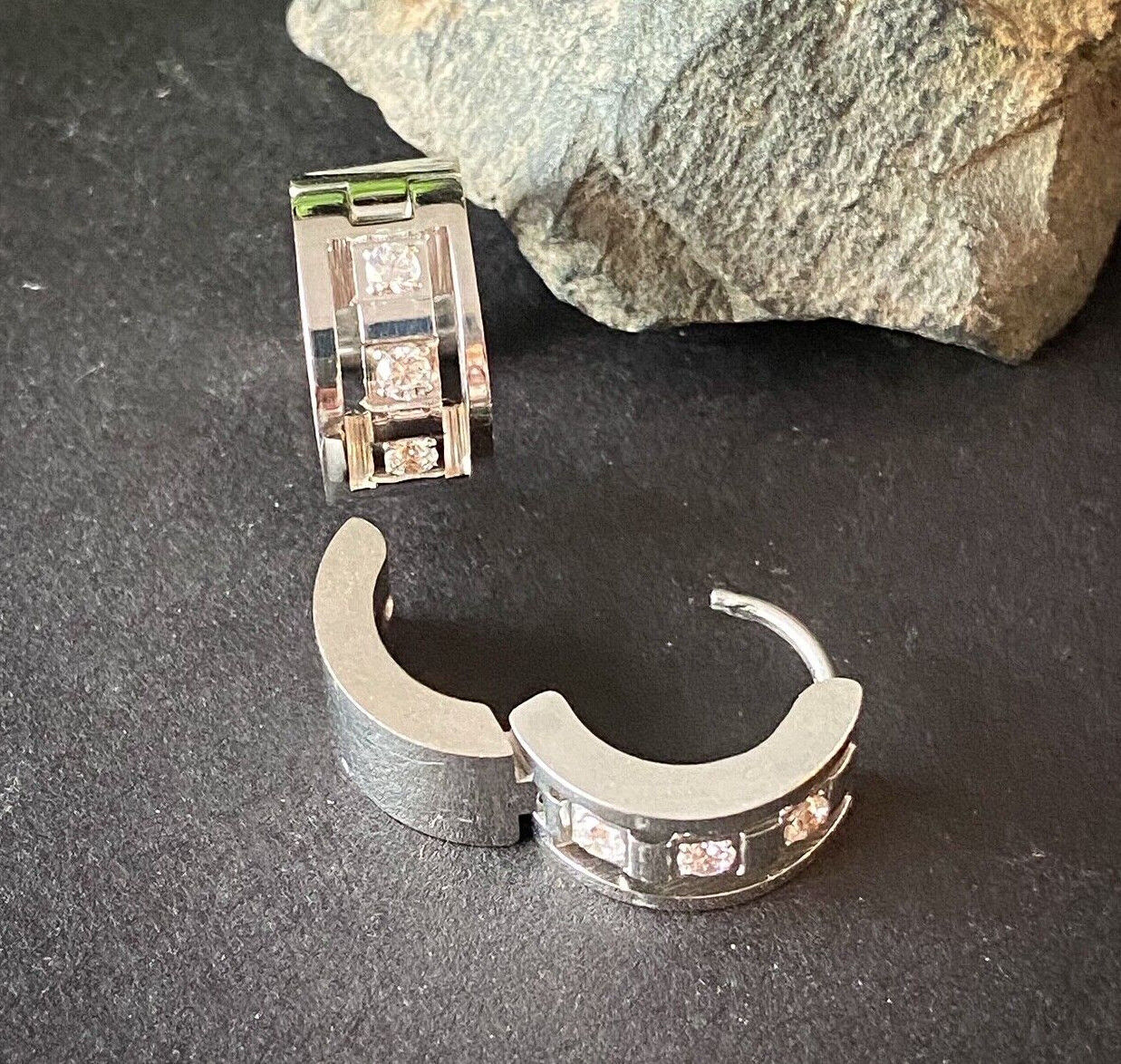 PAIR of Hoop Hinged Huggie Earrings 20g, 7mm Wide, 3 CNC Set CZ Gems (Color: Silver)