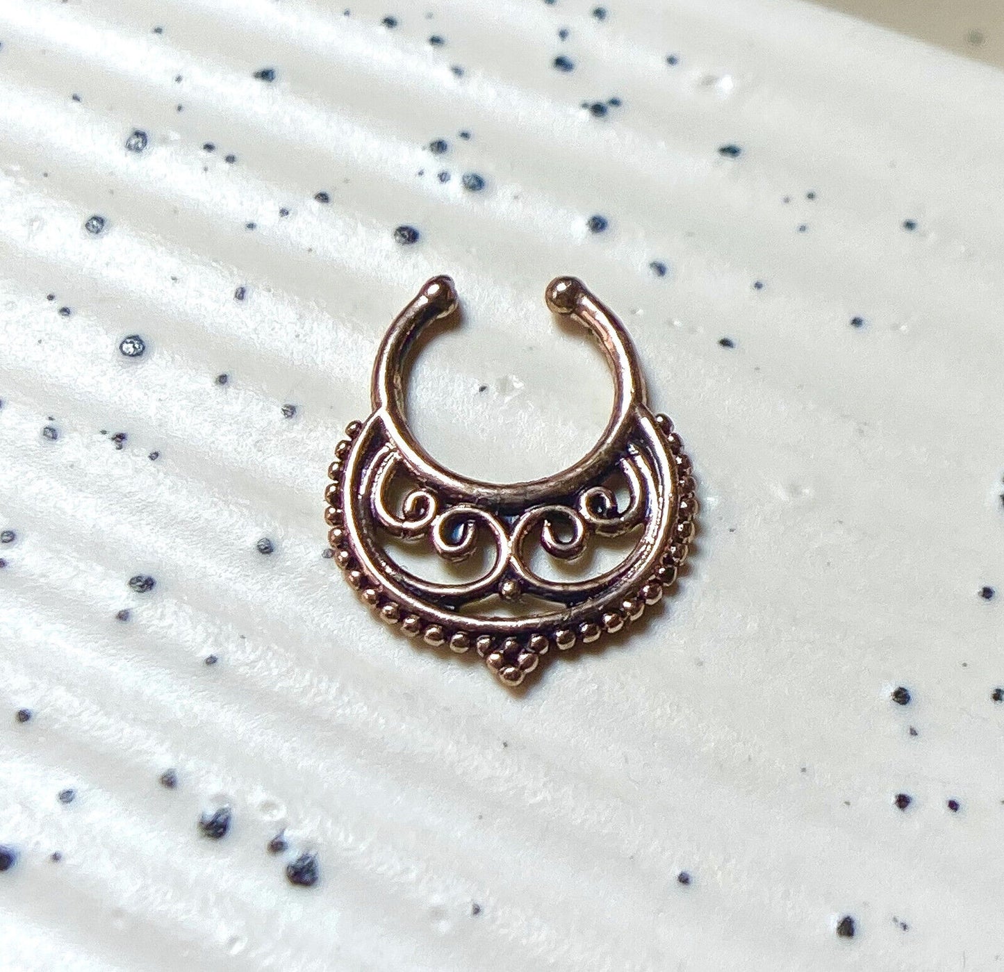 1pc Non-Piercing Crescent Swirl Septum Hanger Clip-On Fake Nose Ring BodyJewelry