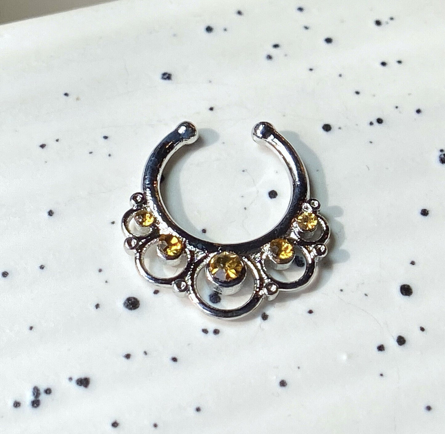 1pc Non-Piercing Floral Round Septum Hanger Clip-On Fake Nose Ring Body Jewelry