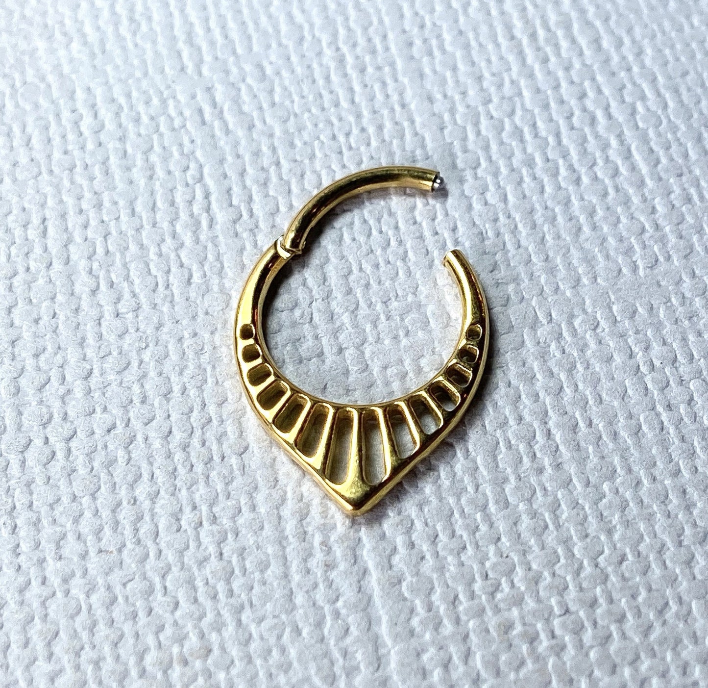 1pc Slotted Chevron Hinged Segment Ring Helix Septum Clicker Body Jewelry