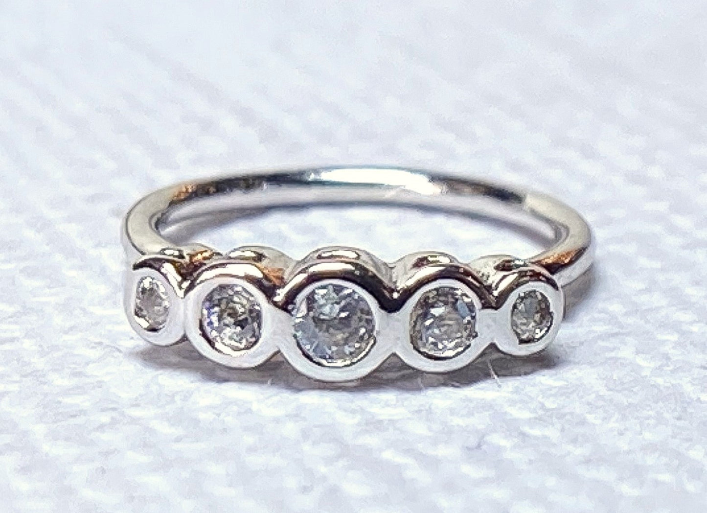 1pc Bendable Nose Hoop / Cartilage Ring Five Bezel Set CZ Gems for Rook, Daith