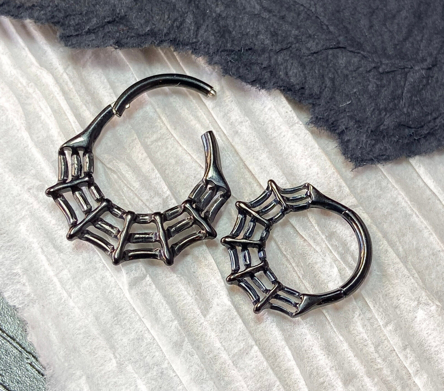 1pc Solid Titanium Spiderweb Design Hinged Segment Ring Hoop Septum Spider Web