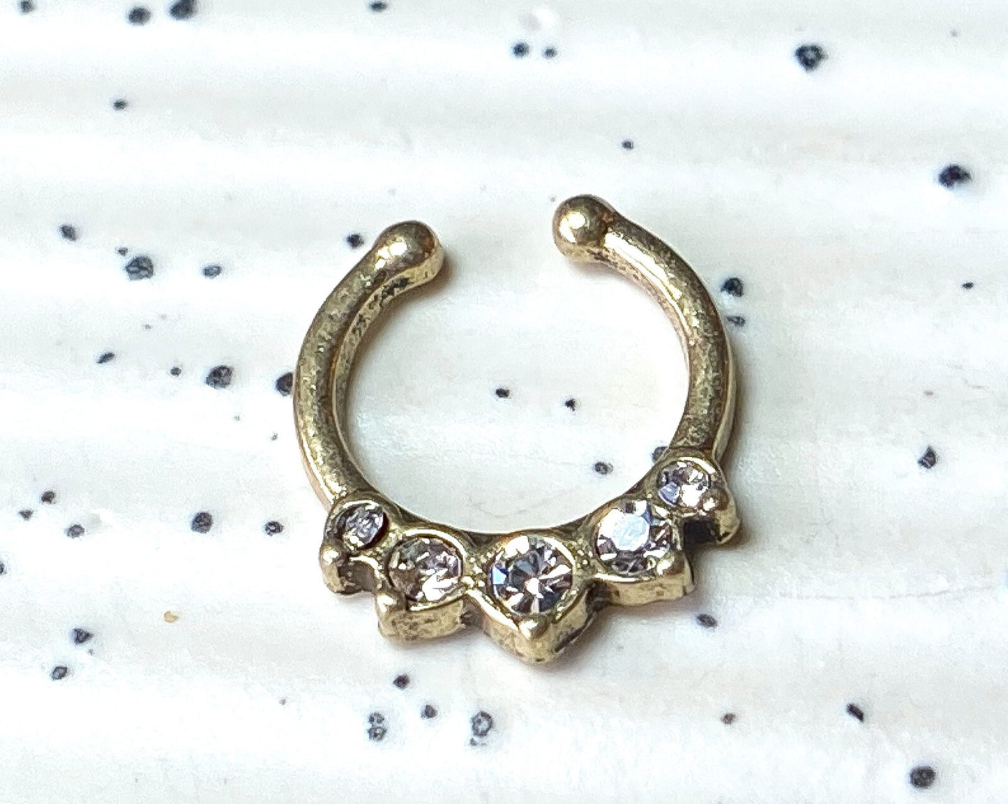 1pc 100% SURGICAL STEEL Non-Piercing Fake Septum Hanger 5 Crystal Gems Clip-on