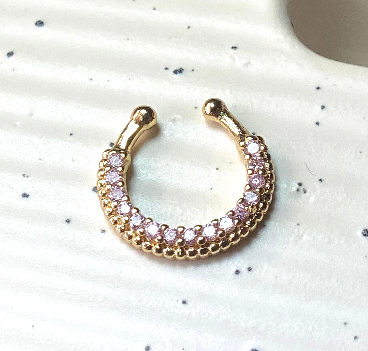 1pc Non-Piercing Gold Single Line Paved Gem Septum Hanger Clip-On Fake Nose Ring