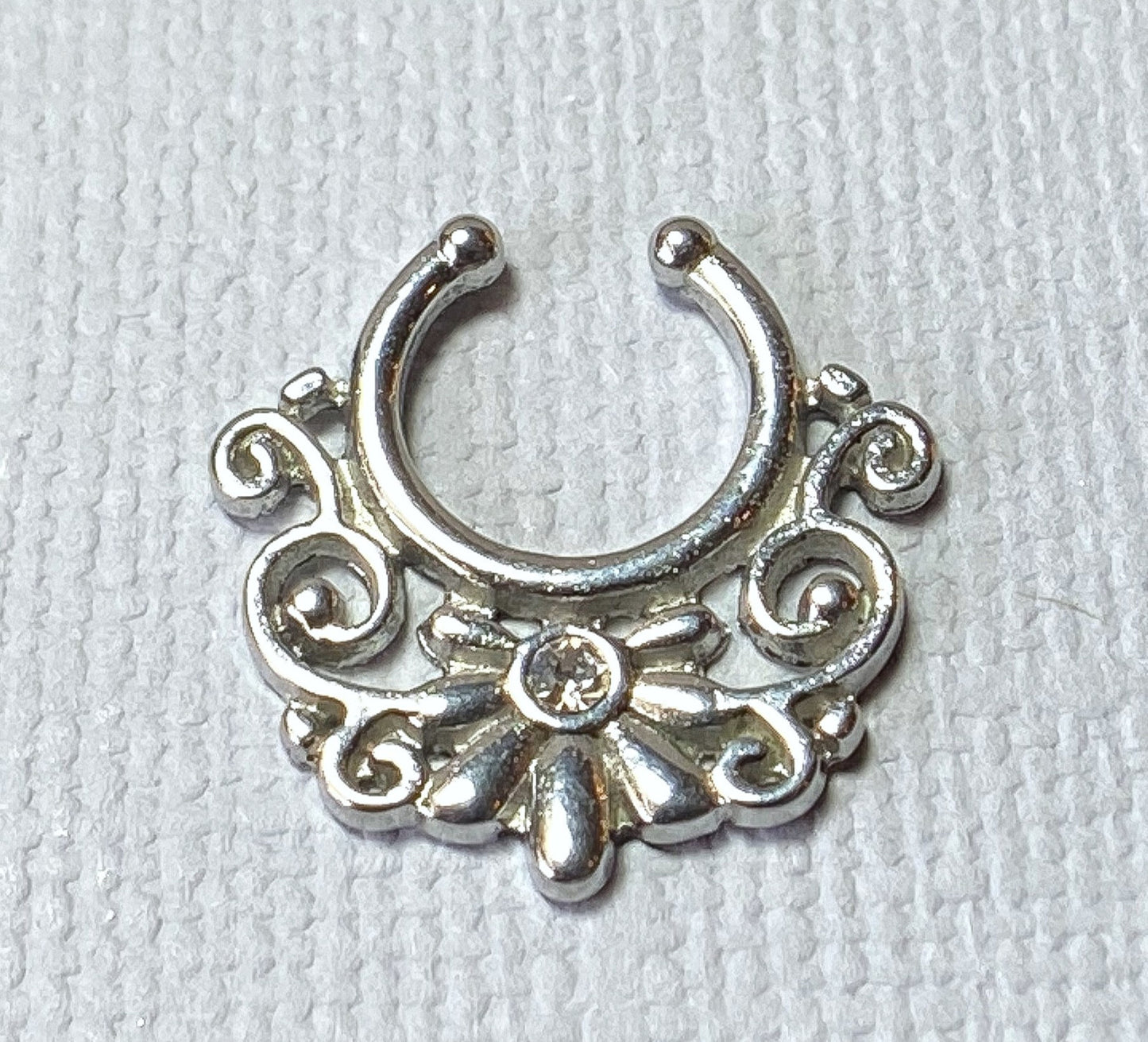 1pc 100% SURGICAL STEEL Non-Piercing Fake Septum Hanger Tribal Flower Clip-on