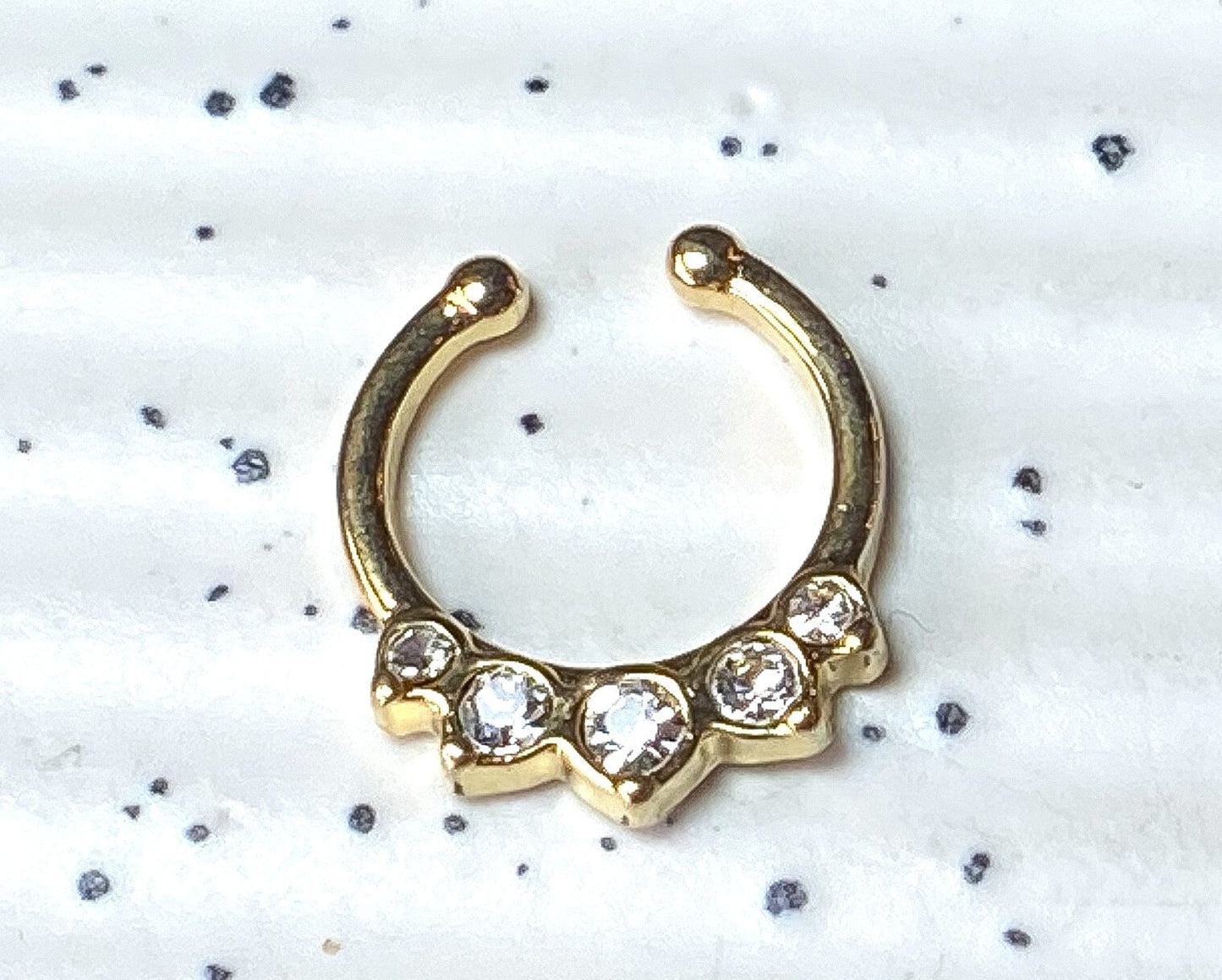 1pc 100% SURGICAL STEEL Non-Piercing Fake Septum Hanger 5 Crystal Gems Clip-on
