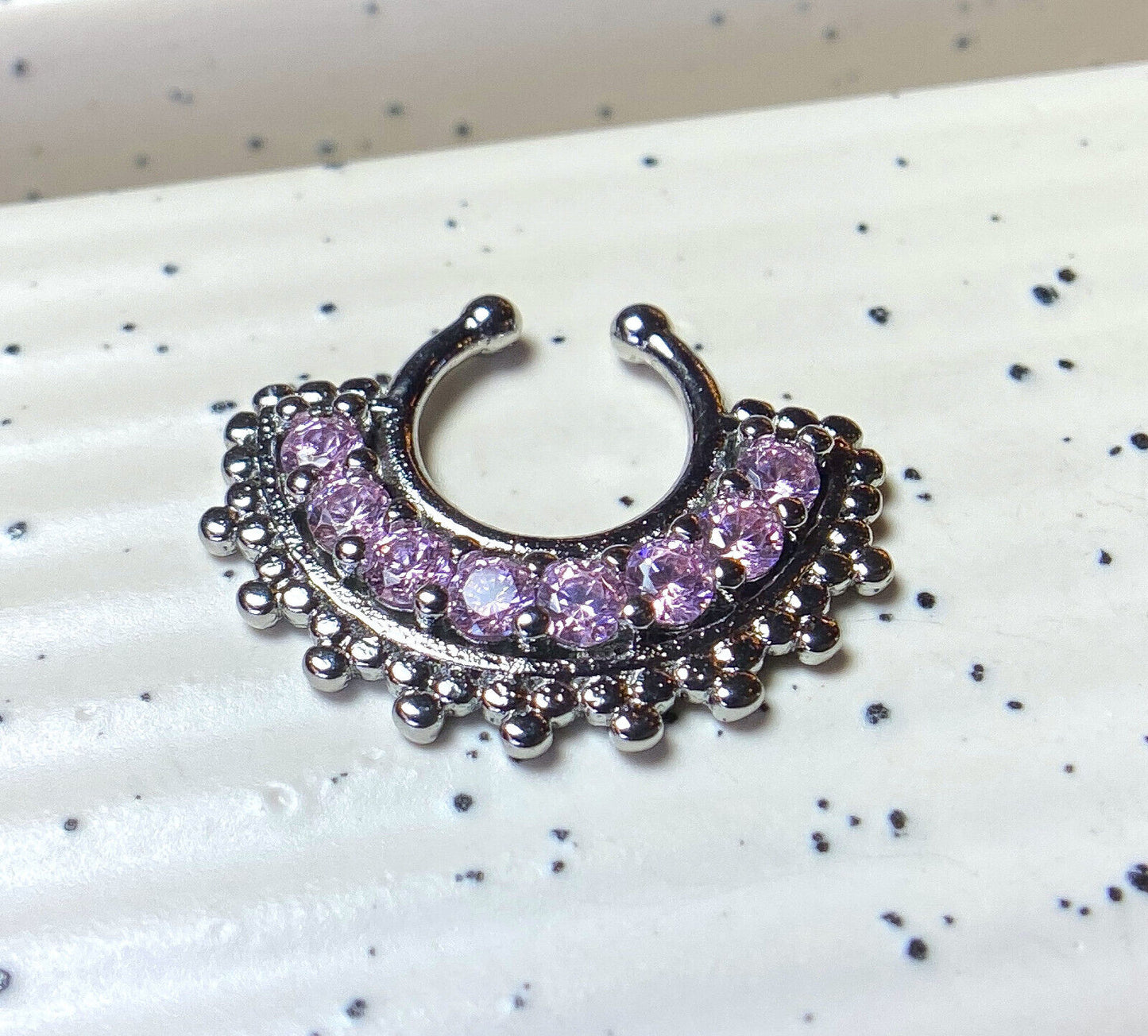 1pc Non-Piercing Fan Paved Gem Septum Hanger Clip-On Fake Nose Ring Body Jewelry