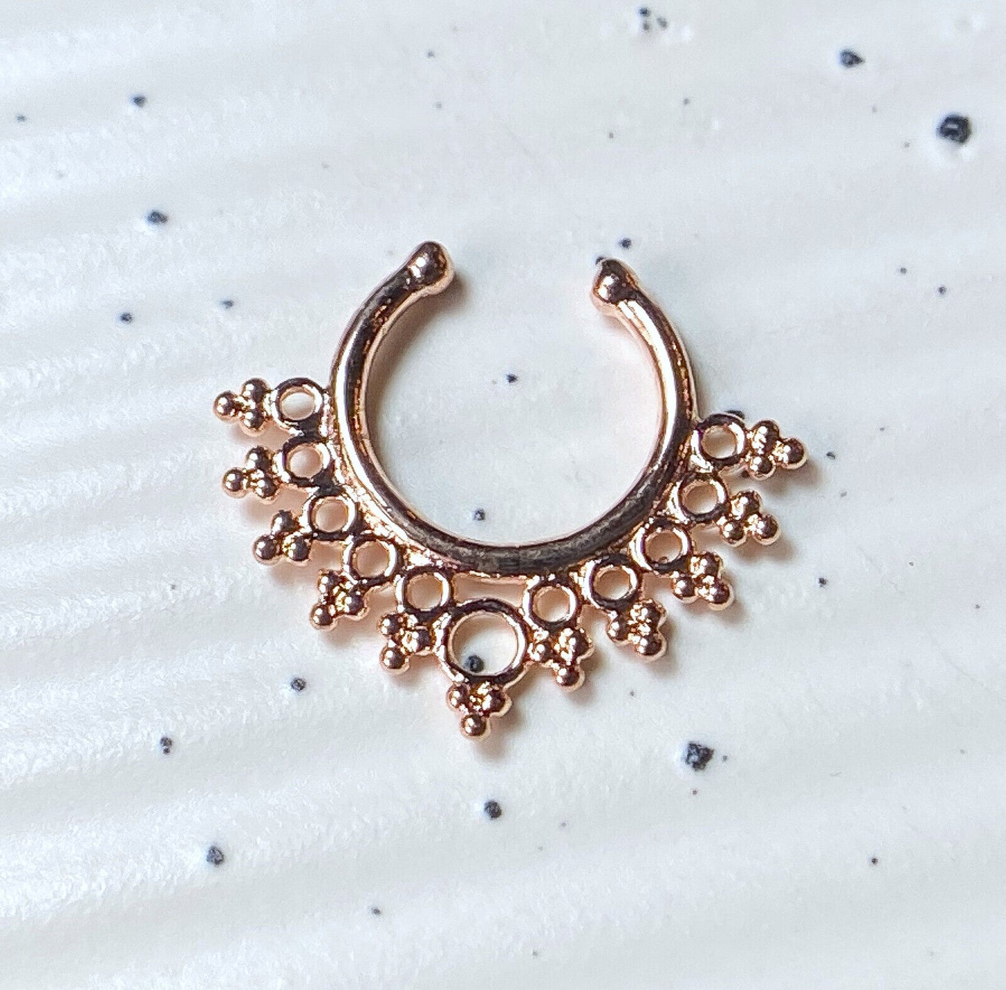 1pc Non-Piercing Lacey Edge Septum Hanger Clip-On Fake Nose Ring Body Jewelry