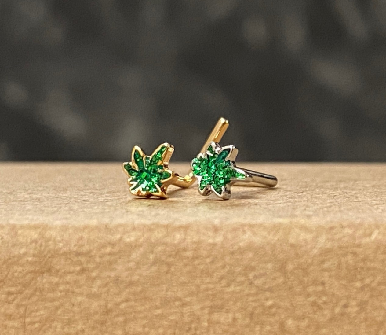 1pc Glittery Marijuana Leaf Top 20g L-Bend or Stud Nose Ring Surgical Steel Pot