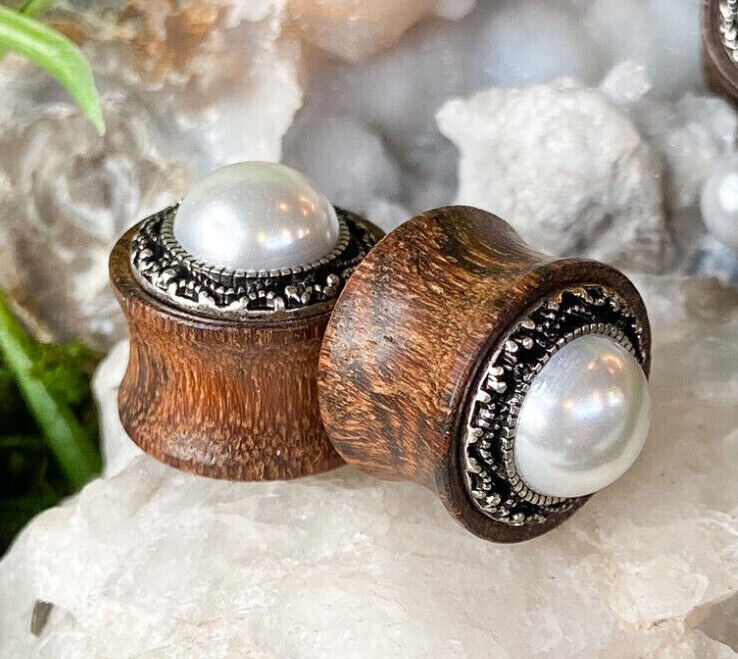 PAIR Imitation Pearl w/Tribal Pattern Casting Wood Saddle Plugs Body Jewelry