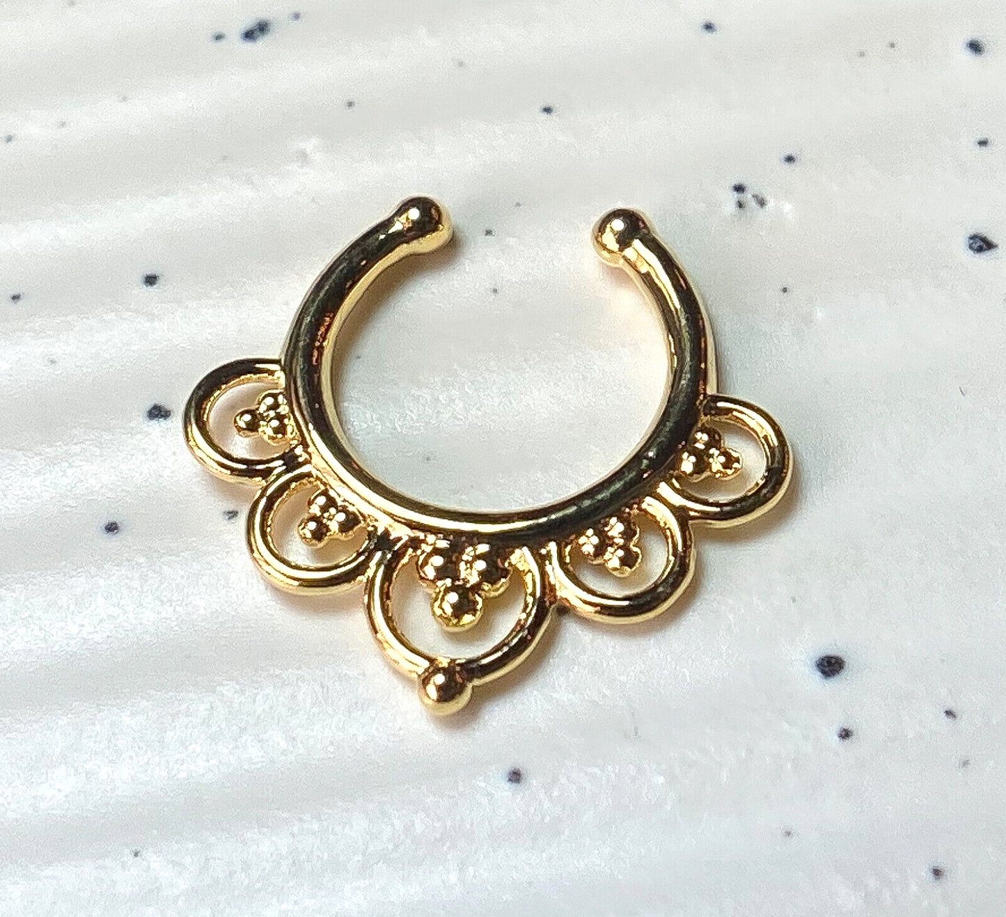 1pc Non-Piercing Flower Petals Septum Ring Clip-On Fake Nose Ring Body Jewelry