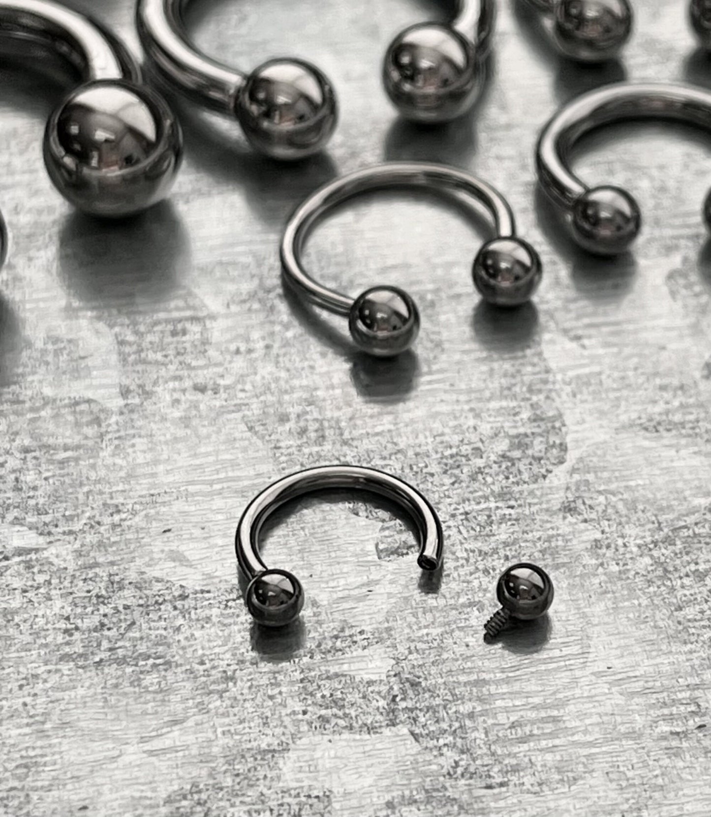 1 Piece Steel Circular Barbell Horseshoe Ring - 16g, 14g, 12g, 10g, 8g, 6g, 4g 2g, 0g, 00g with Assorted Internal Diameter and Ball Size!!