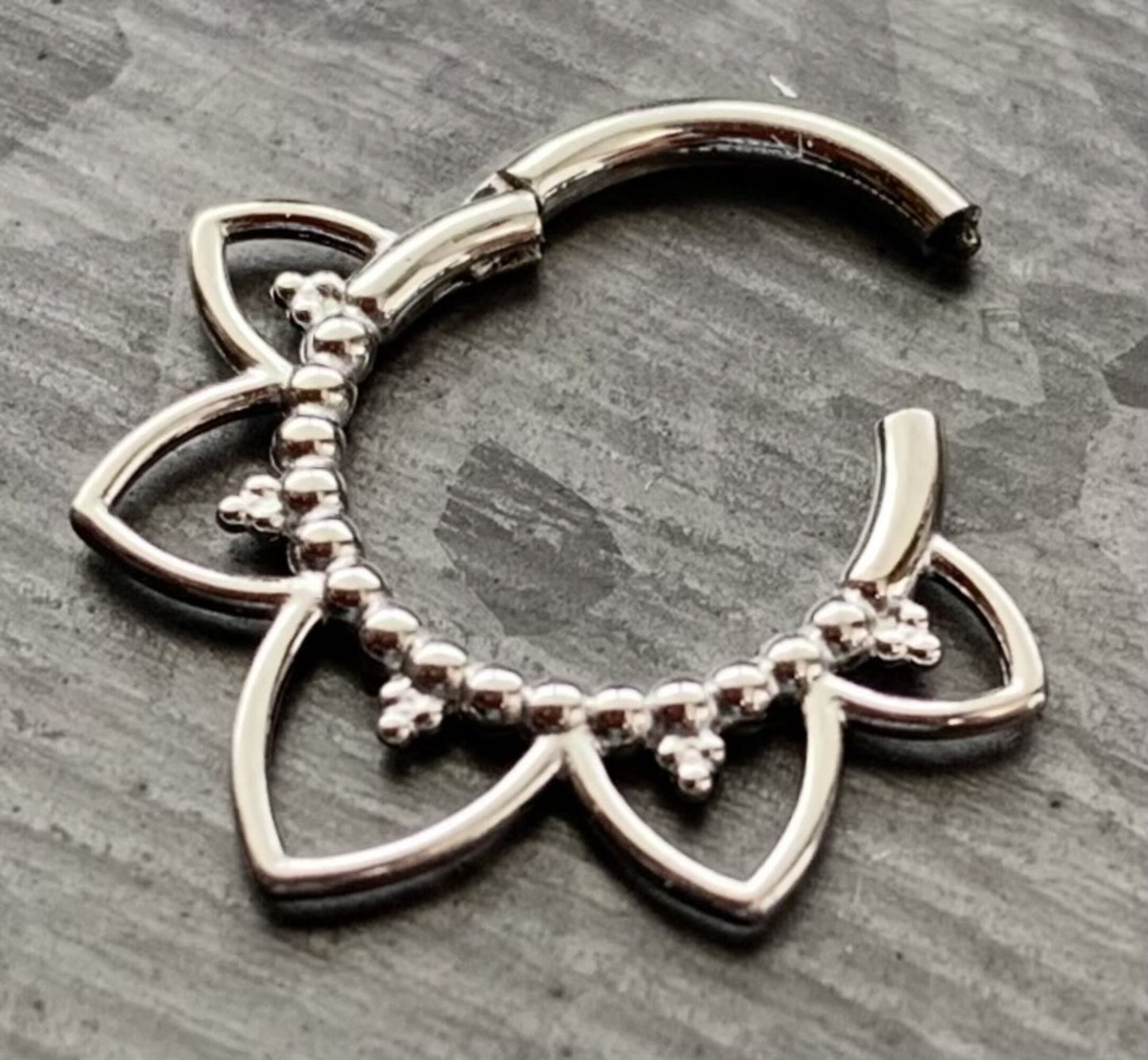 1 Piece Beautiful Filigree Petals Surgical Steel 16g Hinged Segment Ring - Black, Steel, Gold, Rose Gold available!