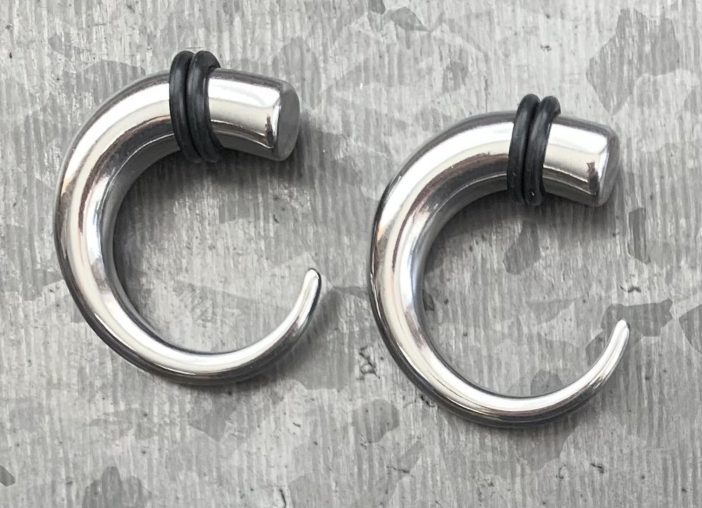 PAIR of Beautiful 316L Surgical Steel Round Hook Tapers/Expanders with O-Rings