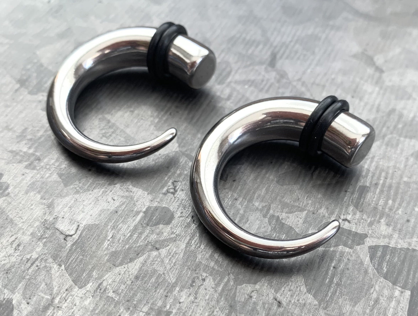 PAIR of Beautiful 316L Surgical Steel Round Hook Tapers/Expanders with O-Rings