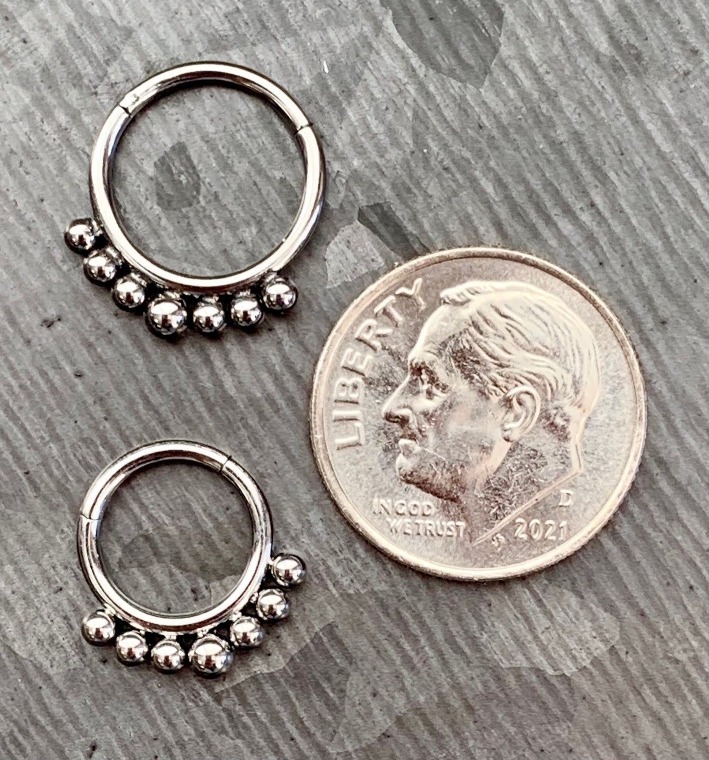 1 Piece Beautiful Solid Implant Grade Titanium Seven Beads Hinged Segment Septum Ring - Gauge 16g - 8mm or 10mm Available!
