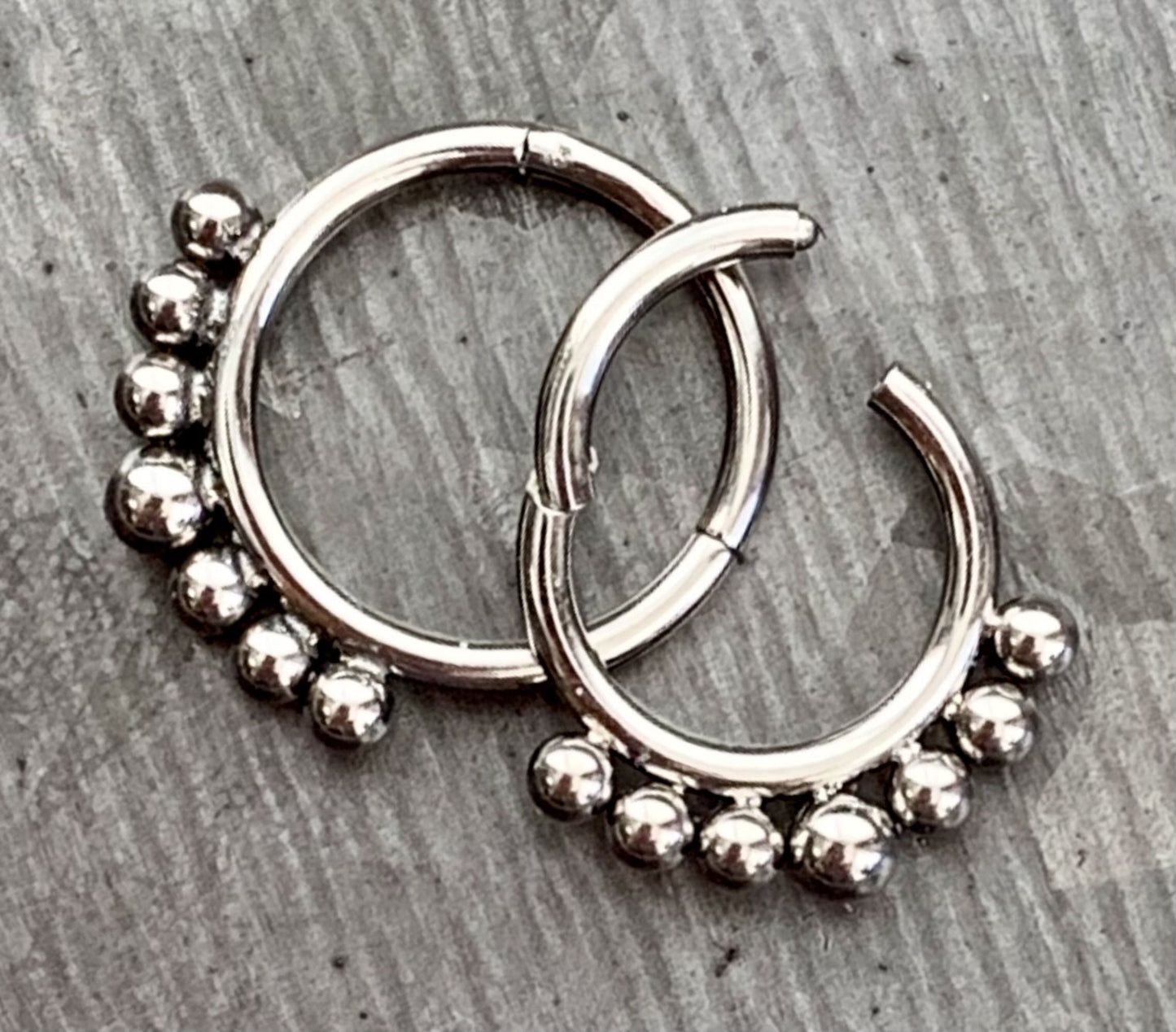 1 Piece Beautiful Solid Implant Grade Titanium Seven Beads Hinged Segment Septum Ring - Gauge 16g - 8mm or 10mm Available!