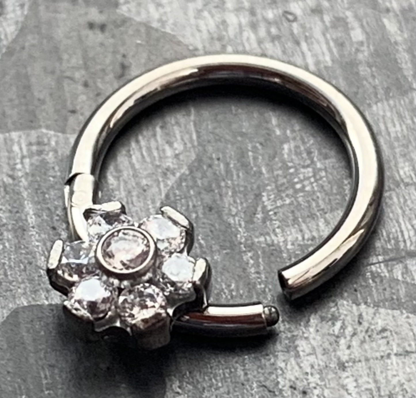 1 Piece of Stunning Titanium CZ Gem Flower Hinged Segment Ring - 16g or 18g - 10mm or 8mm - Gold, Rose Gold & Silver Available!