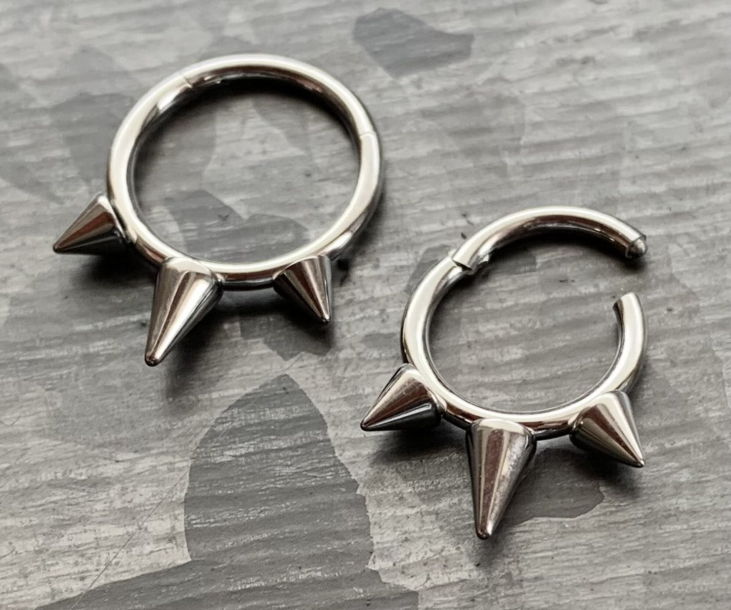 1 Piece Implant Grade Titanium Three Spikes Hinged Segment Septum Ring in 10mm or 8mm - Silver, Gold & Black available!