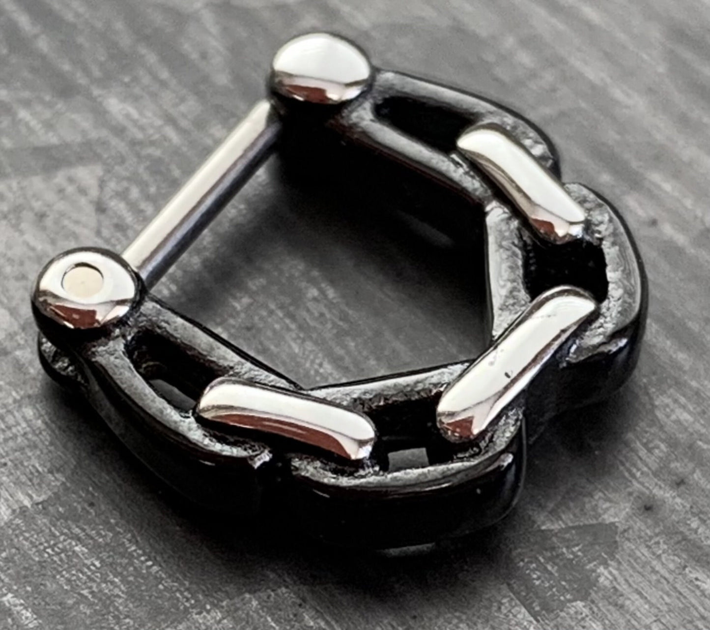 1 Piece Unique Linked Chain 100% Surgical Steel Septum Clicker Nose Ring - 16g or 14g - Steel, Gold and Black Available!