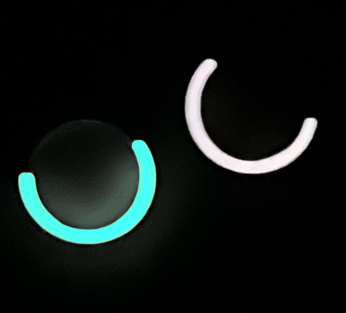 1 Piece Titanium Glow-in-the-Dark Outer Edge Hinged Segment Septum Ring - Green or Pink - Gauge 16g - Diameter 10mm or 8mm Available!