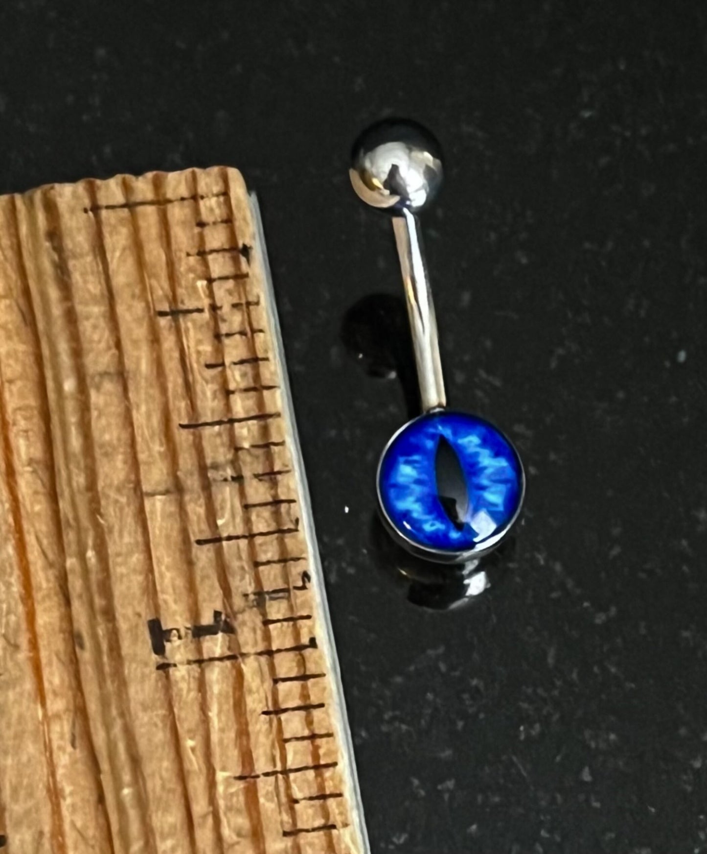 1 Piece Unsual Snake Eye Logo Navel / Naval Eye Ball Belly Ring - 14g - 10mm Bar Length - Blue, Green and Red Available!