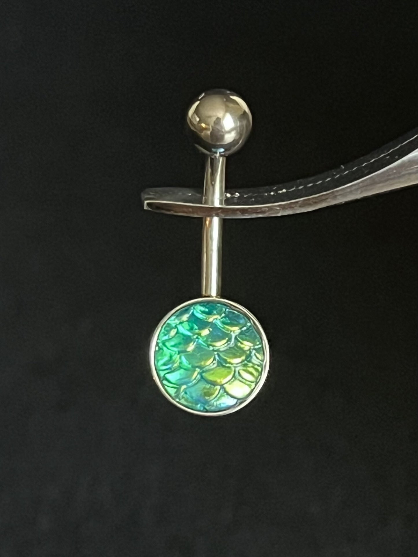 1 Piece Unique Iridescent Fish Scale 316L Surgical Steel Navel / Naval Belly Ring - 14g - Aurora Borealis, Green, Blue & Pink Available!