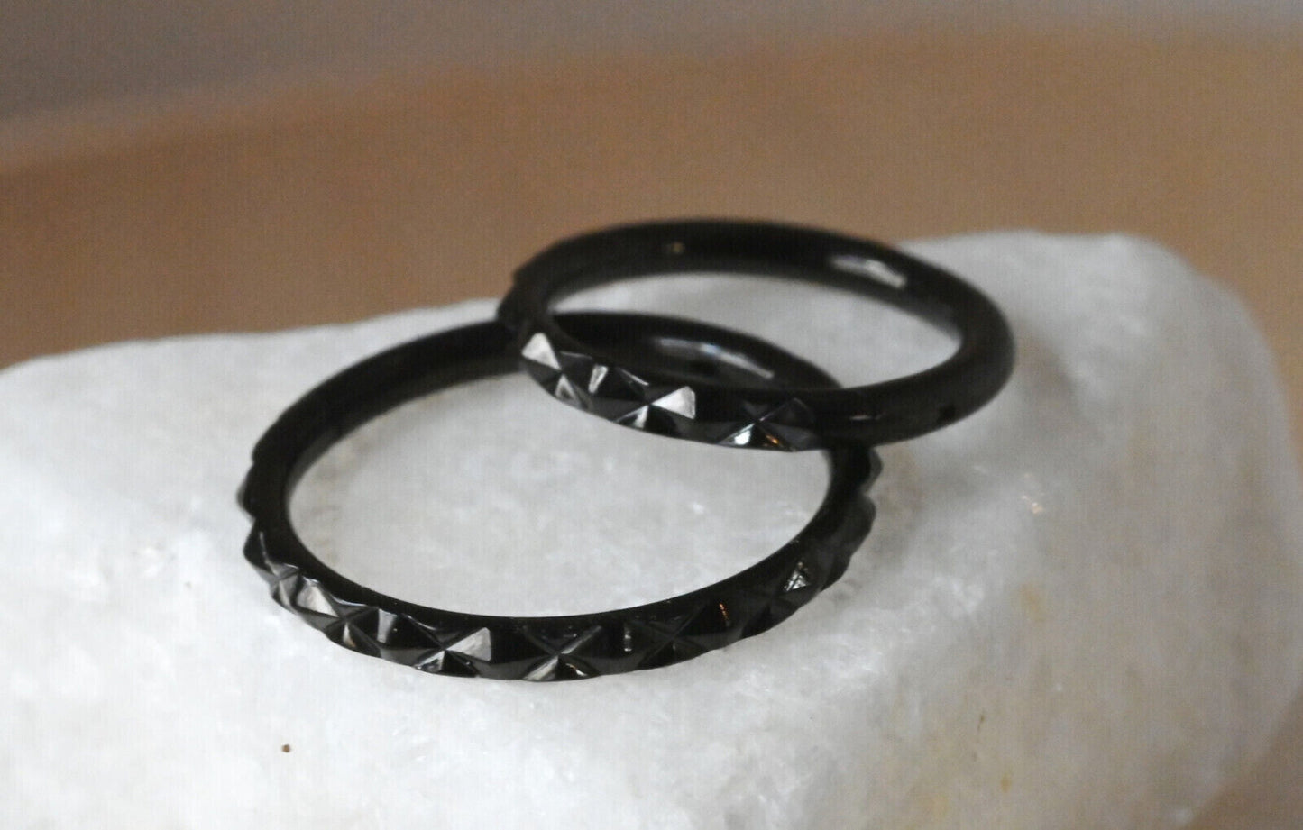 1 Piece Beautiful Outer Faceted Style Hinged Segment Septum Ring - 16g - 10mm & 8mm - Gold, Silver and Black Available!