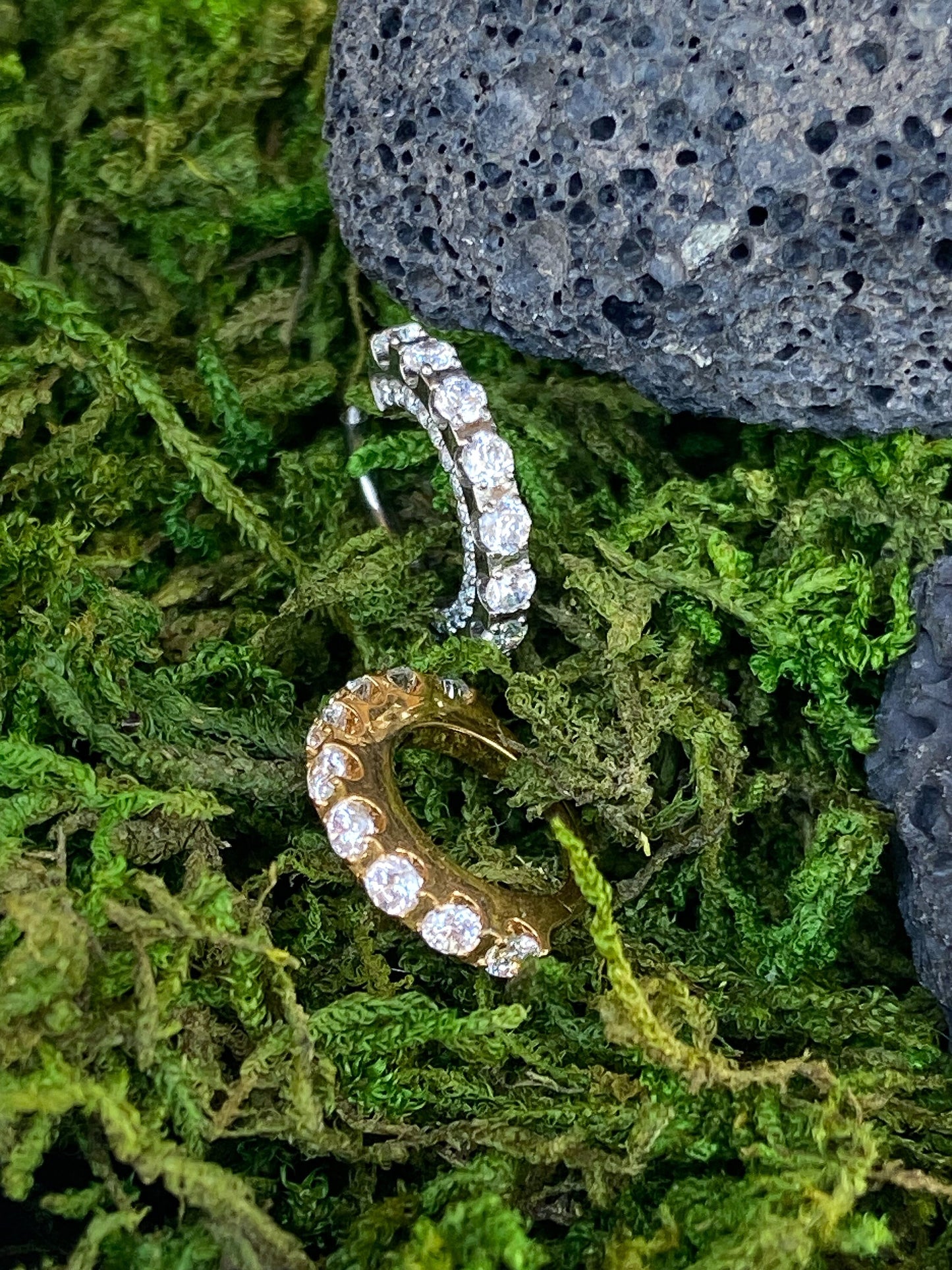 1 Piece Brilliant CNC Front & Outer CZ Gems Hinged Segment Septum Ring - 16g - 10mm - Gold and Silver Available!