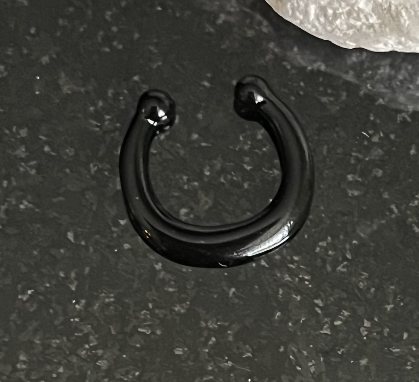 1 Piece Stunning Non-Piercing Horseshoe Clip-On Fake Septum Hanger Ring - Black, Gold, Rose Gold & Silver Available!