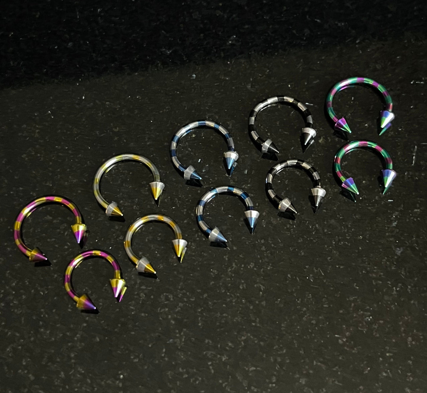 1 Piece Stunning Striped Spiked Steel Circular Barbell Horseshoe Ring - 16g - Internal Diameter 8mm, 10mm - Available in Many Colors!