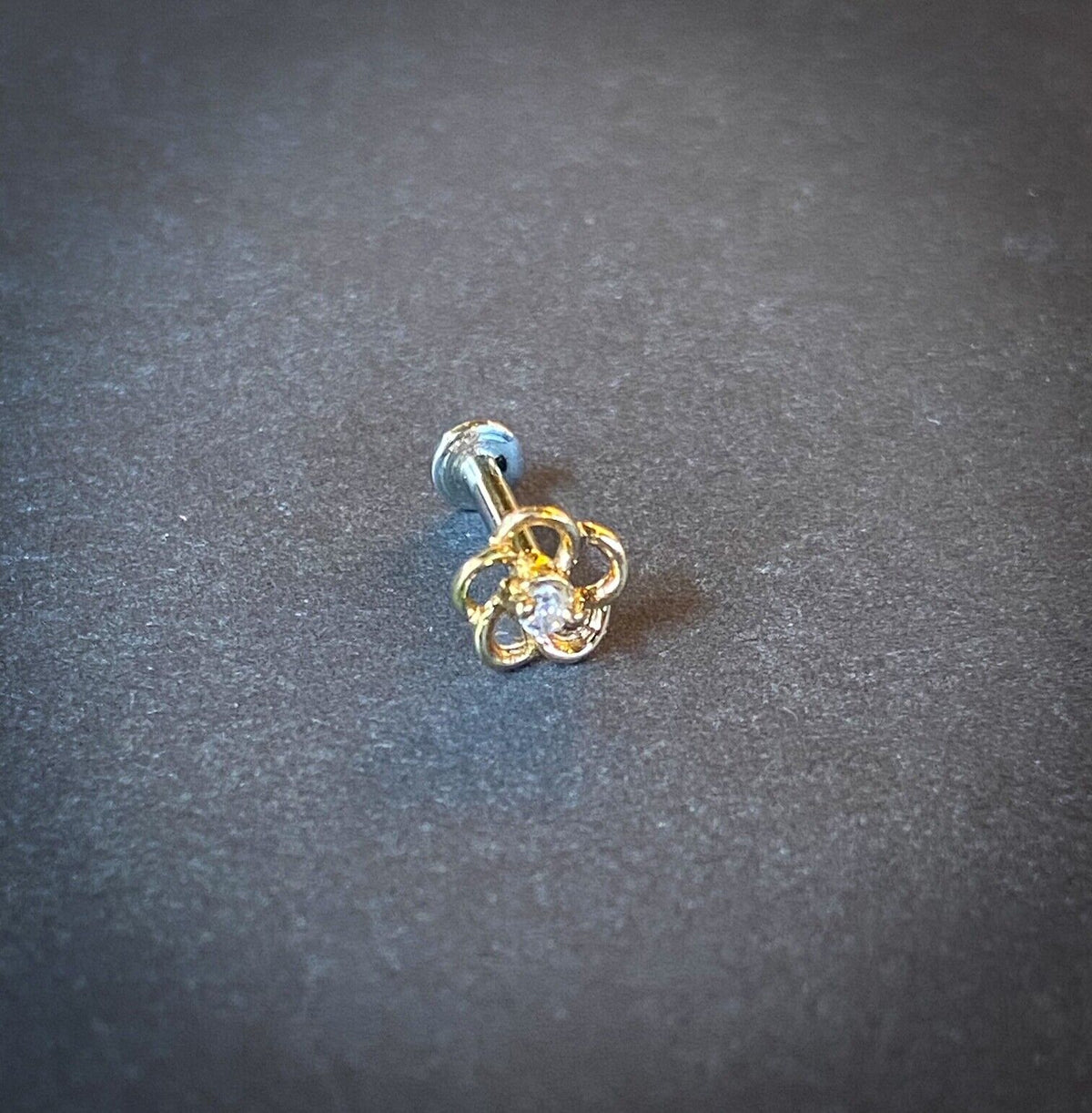 1pc CZ Centered Flower 16g Internally Threaded 1/4" or 5/16" Steel Labret Monroe (Color: Gold)