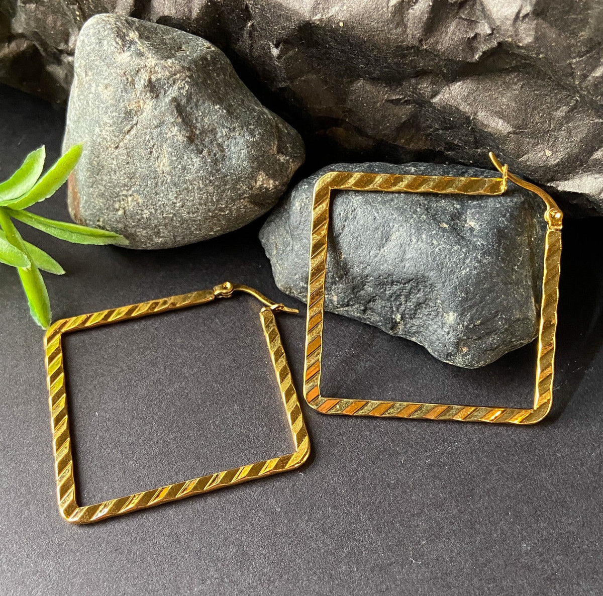 PAIR of Wave Pattern Square Hoop Earrings 22g Ion Plated Stainless Steel (Color: Gold)