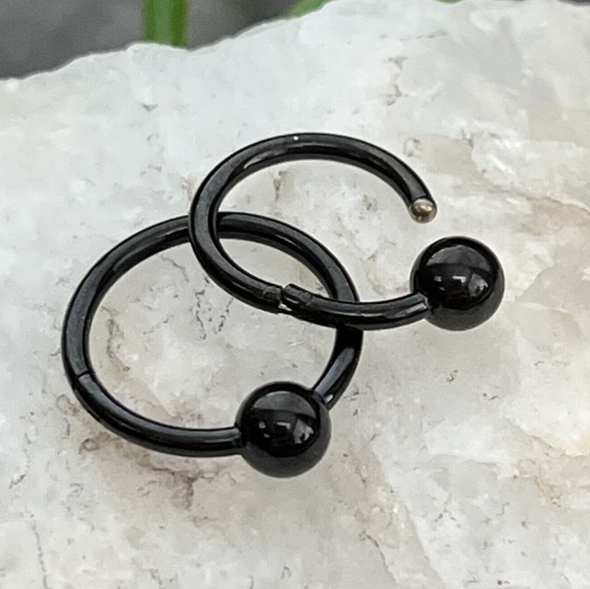 1pc Hinged Segment Captive Bead Ring Septum Clicker Helix Ear Cartilage 16g 10mm (Color: Black)