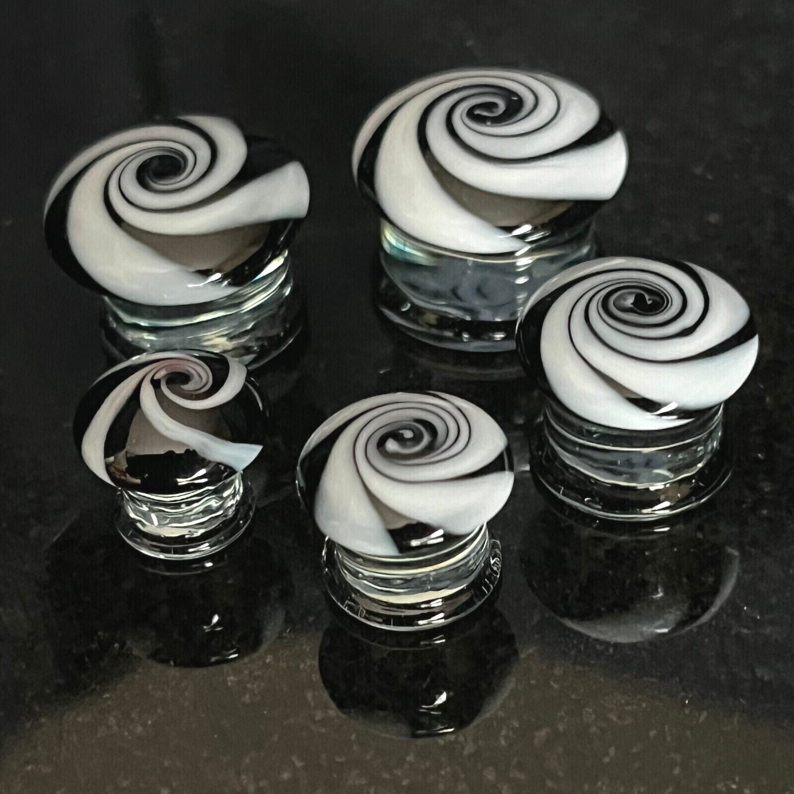 PAIR Black & White Hypnotic Swirl Glass Double Flare Plugs Tunnels Beetlejuice