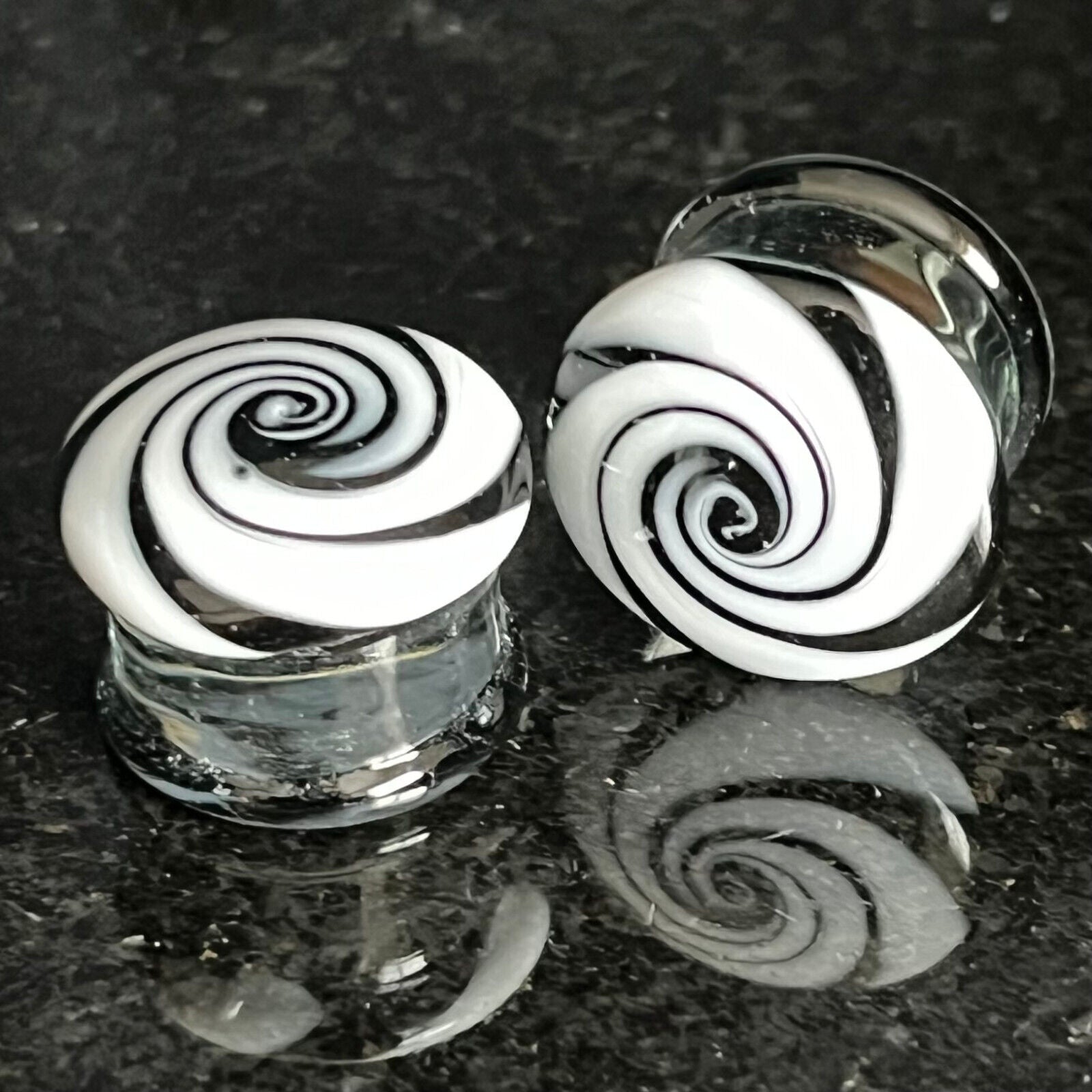 PAIR Black & White Hypnotic Swirl Glass Double Flare Plugs Tunnels Beetlejuice