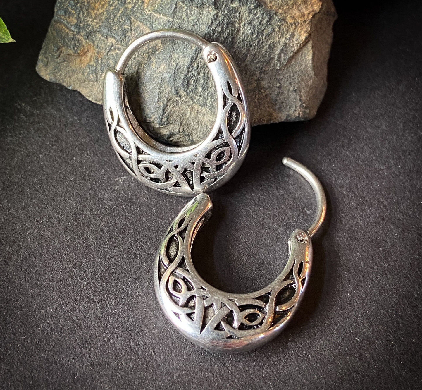 PAIR Celtic Tribal Knot Hoop Earrings 316L Stainless Steel Hinge Action 16g (Color: Silver)