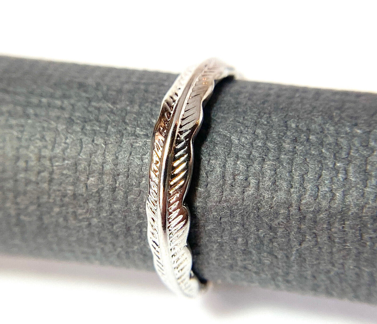 Tribal Feather Adjustable Mid Ring / Toe Ring (Color: Silver)