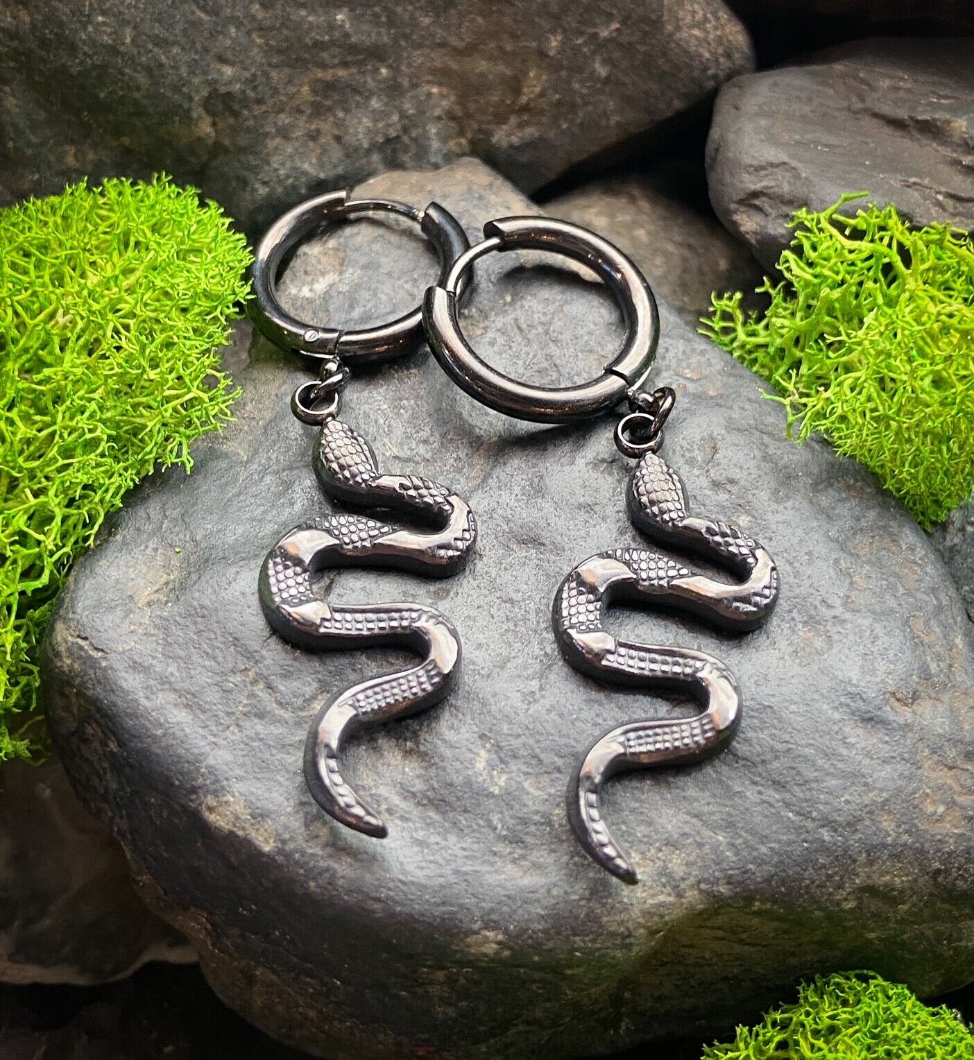 PAIR Dangling Snake Hoop Earrings 316L Stainless Steel Hinge Action 20g (Color: Black)