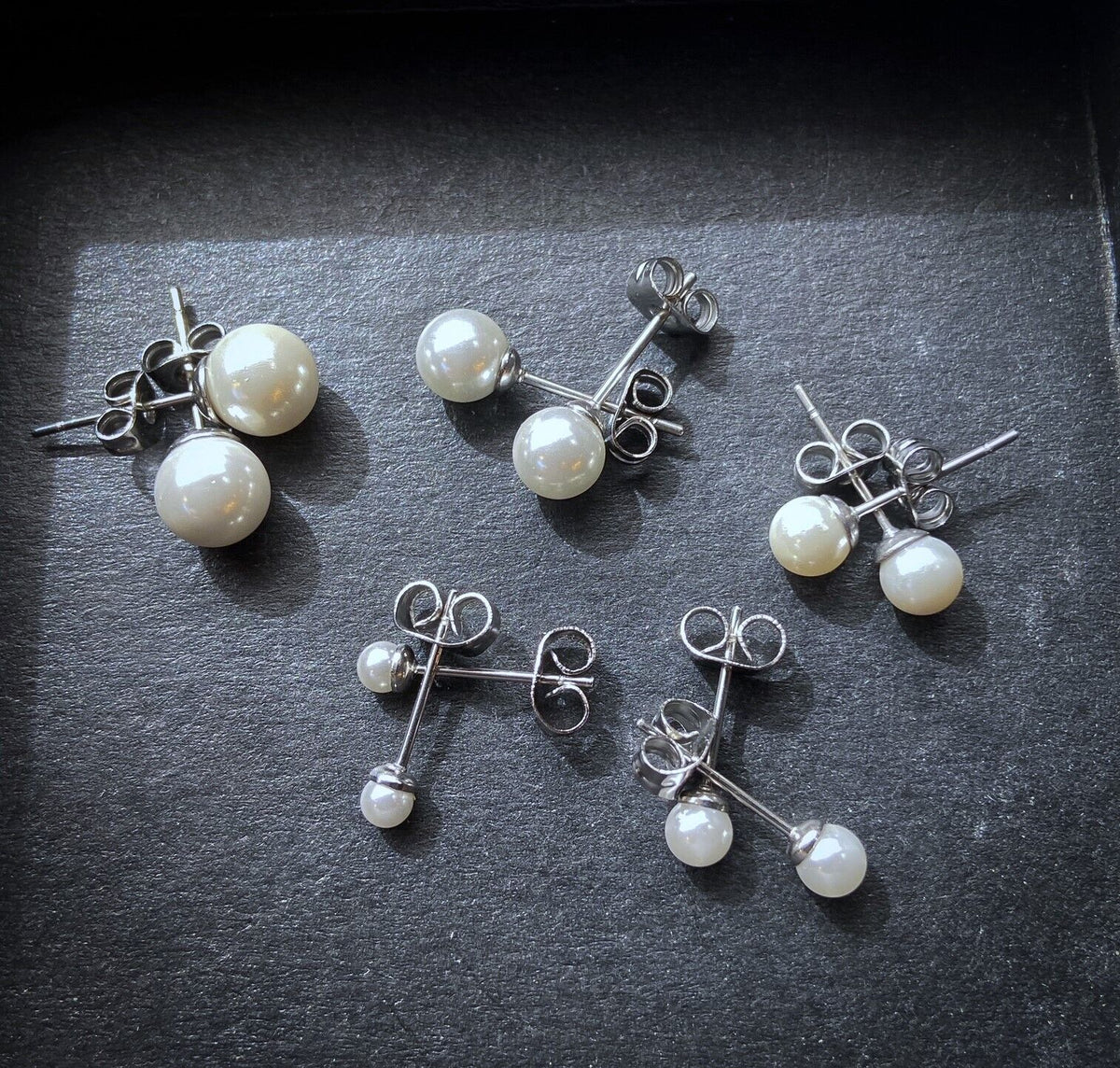 PAIR Synthetic Pearl 316L Surgical Steel Stud Earrings - choose from 3mm to 7mm (Pearl Size: 3mm)