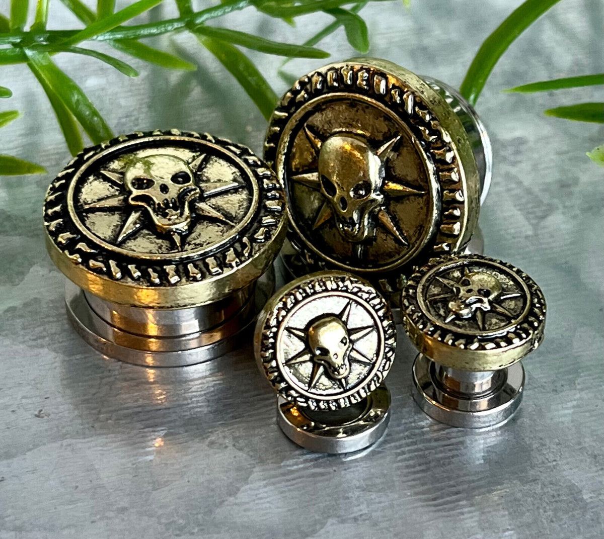 PAIR Skull Top Steel Screw Fit Flesh Tunnels Plugs Earlets Gauges Body Jewelry (Color: Gold)
