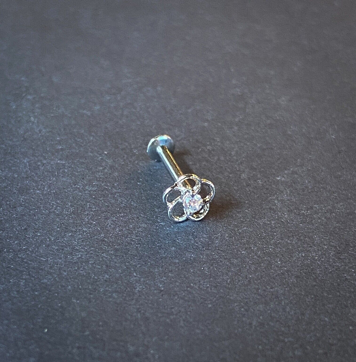 1pc CZ Centered Flower 16g Internally Threaded 1/4" or 5/16" Steel Labret Monroe (Color: Silver)
