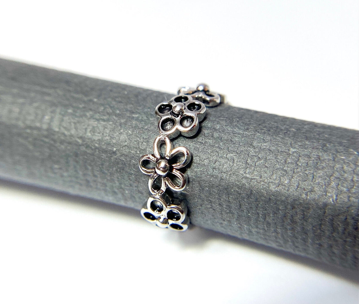 Linked Five Petal Flowers Adjustable Mid Ring / Toe Ring