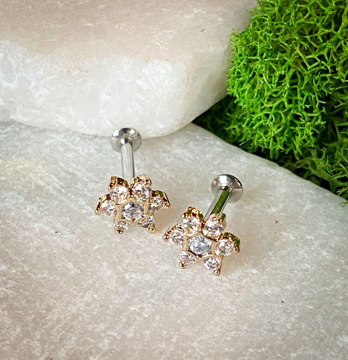 1pc CZ Gem Set Star 16g Internally Threaded 1/4" or 5/16" Steel Labret Monroe (Color: Gold)