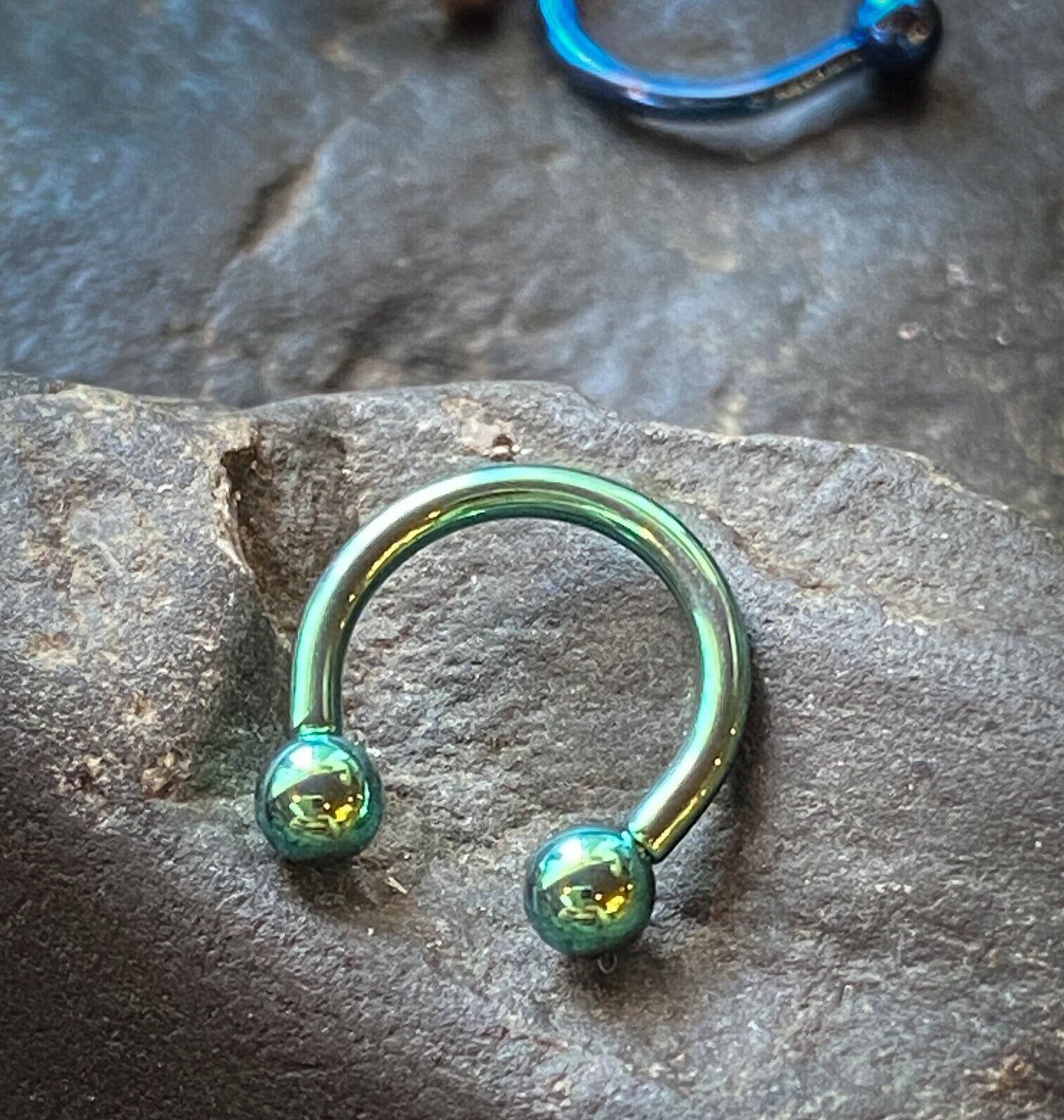 1pc Titanium Horseshoe Circular Barbell Septum Helix Ear Cartilage Eyebrow Ring (Color: Green)