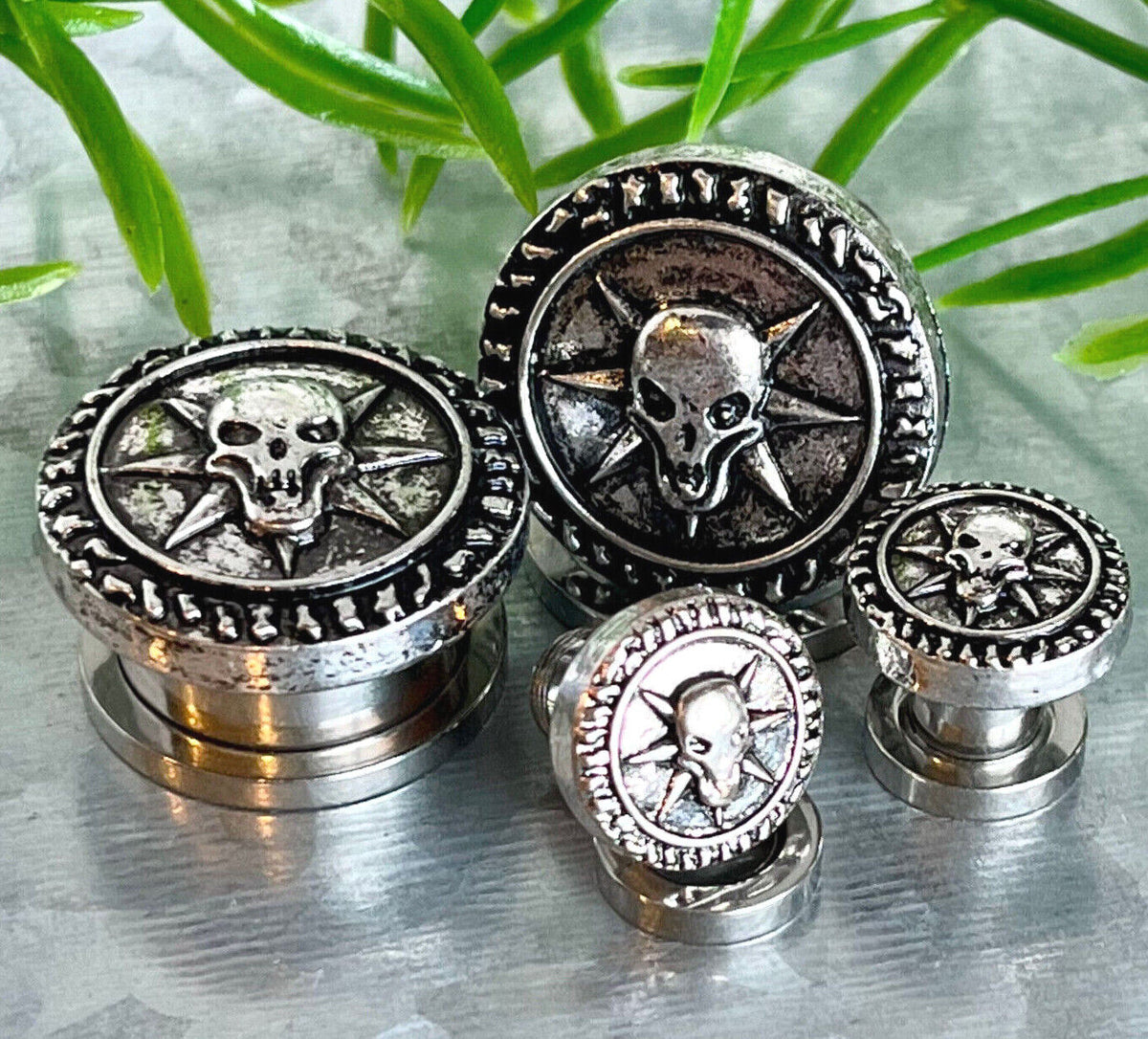 PAIR Skull Top Steel Screw Fit Flesh Tunnels Plugs Earlets Gauges Body Jewelry (Color: Silver)