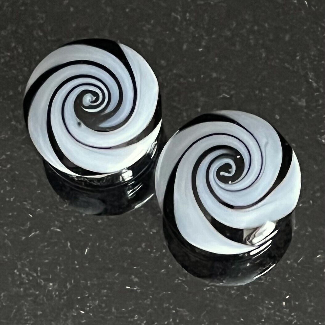 PAIR Black & White Hypnotic Swirl Glass Double Flare Plugs Tunnels Beetlejuice